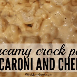 a close up picture of macaroni and cheese in the crock pot that reads creamy crock pot macaroni and cheese