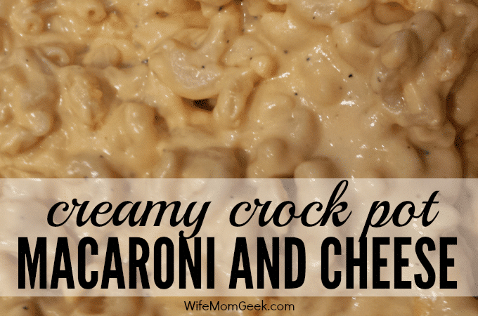 a close up picture of macaroni and cheese in the crock pot that reads creamy crock pot macaroni and cheese