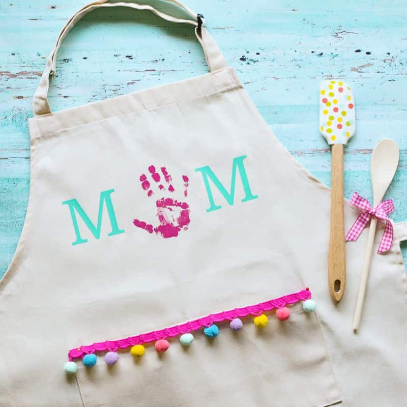 handprint apron for mom