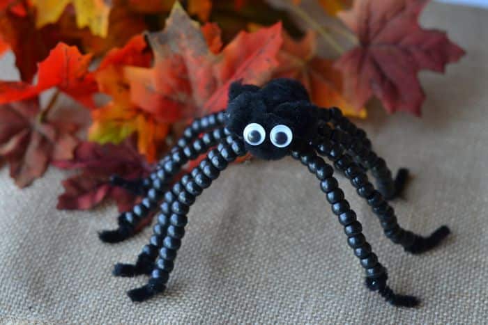 Beaded Spider Craft at Moms and Crafters