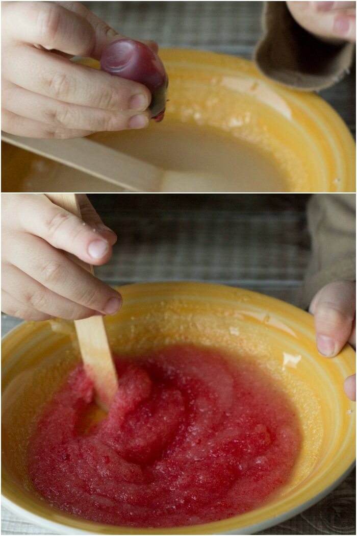 adding food coloring to peppermint scrub 3