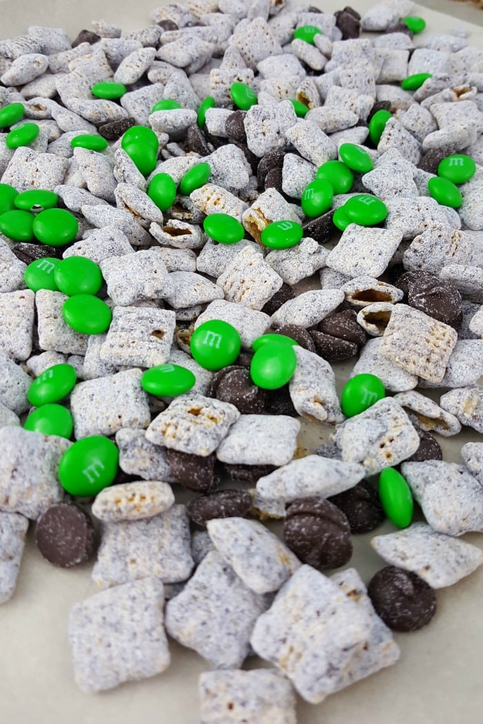 Your kids will love this recipe for St. Patrick's Day Muddy Buddies (aka puppy chow). It's delicious!
