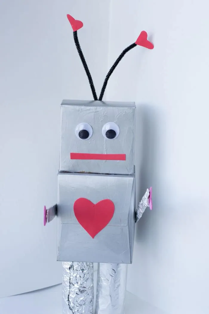 standing-up-robot-valentine-box