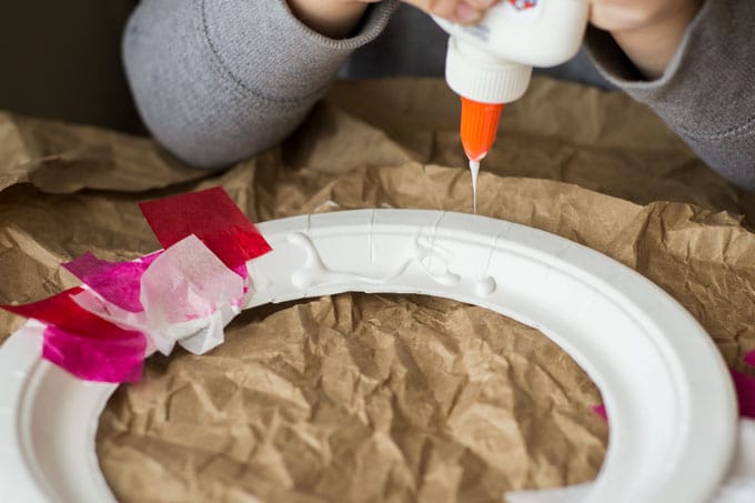 paper plate valentines wreath process 2