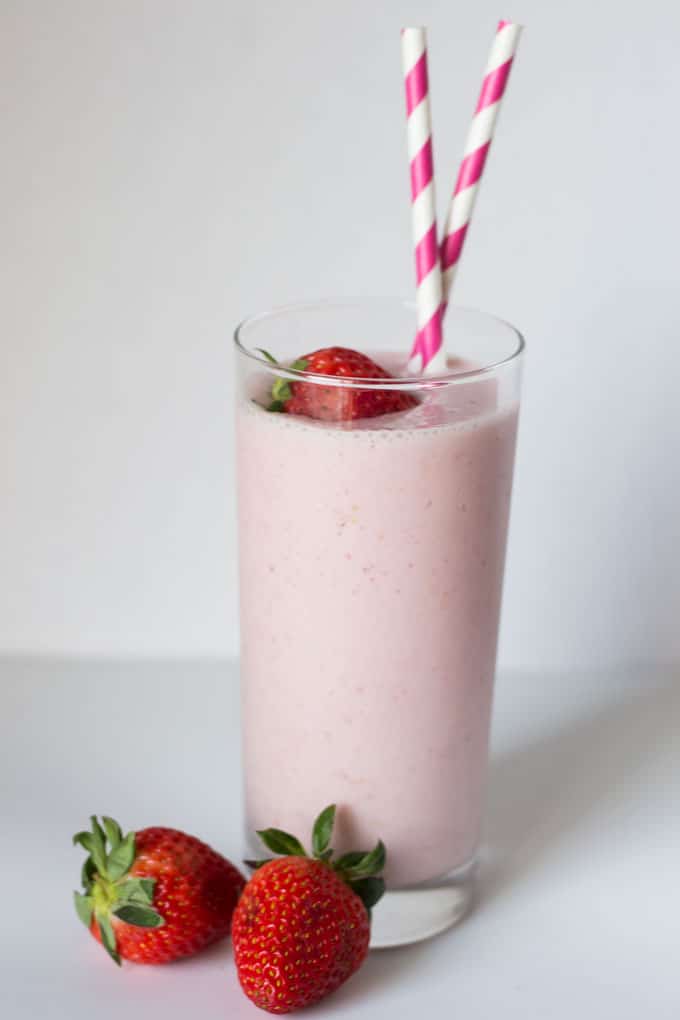 strawberry pineapple smoothie pin
