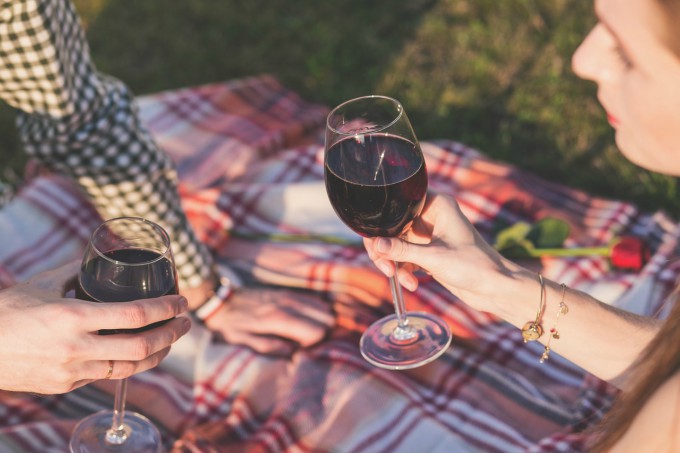 Spring date ideas - go for a picnic with your significant other