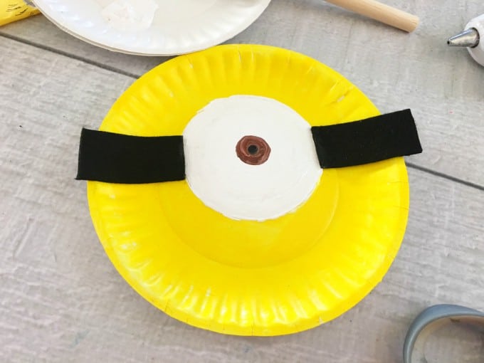 Minion Paper Plate Craft Steps 3 and 4