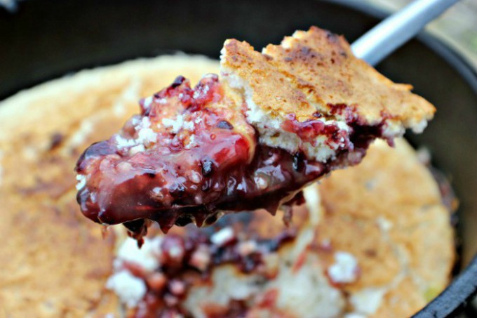 blackberry campfire cobbler