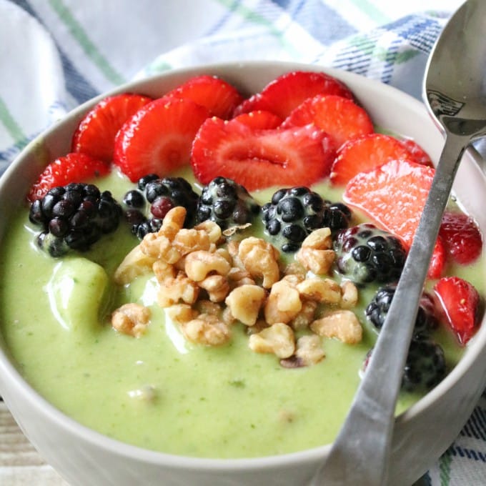 delicious banana peach smoothie bowl square