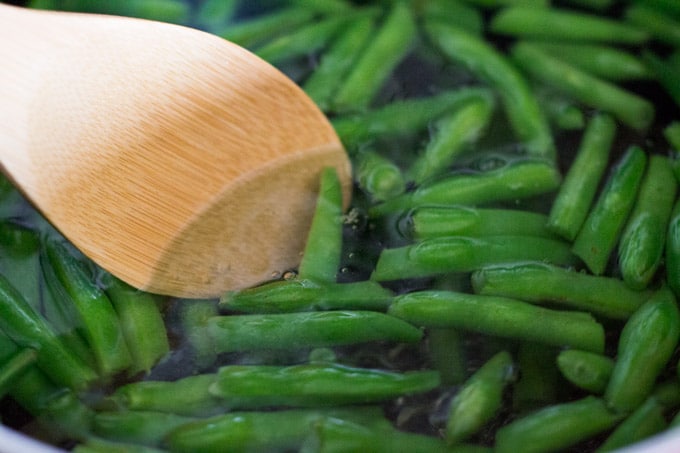 Blanching the fresh green beans