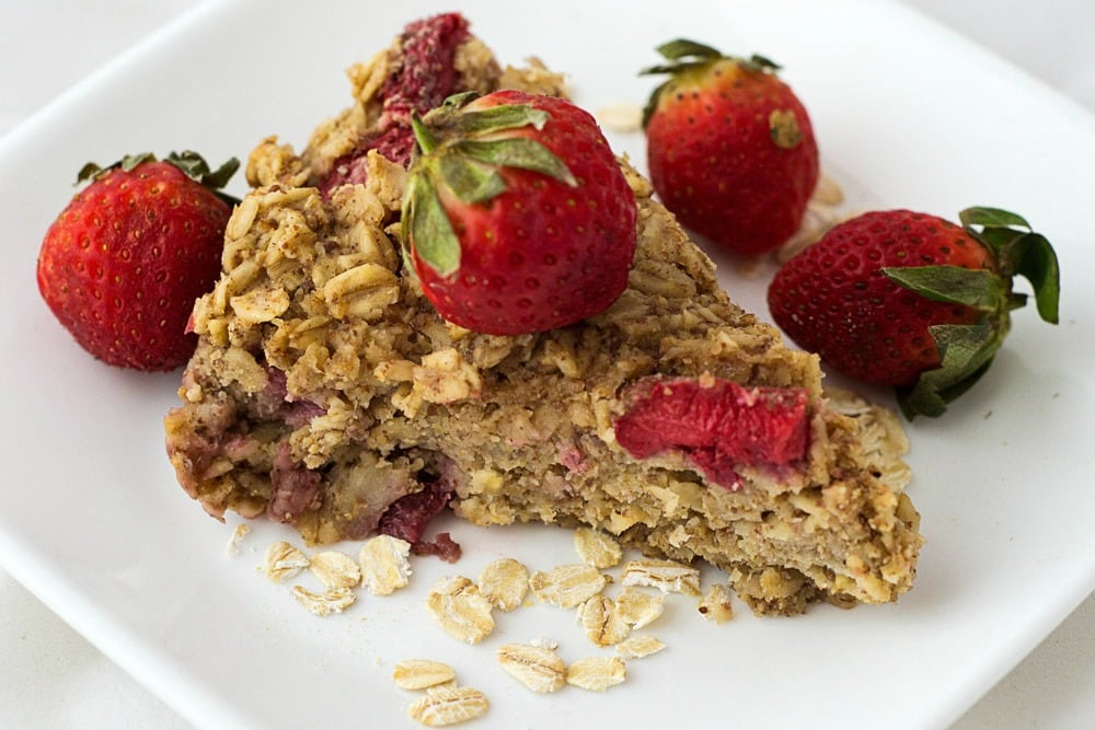 vegan baked strawberry oatmeal