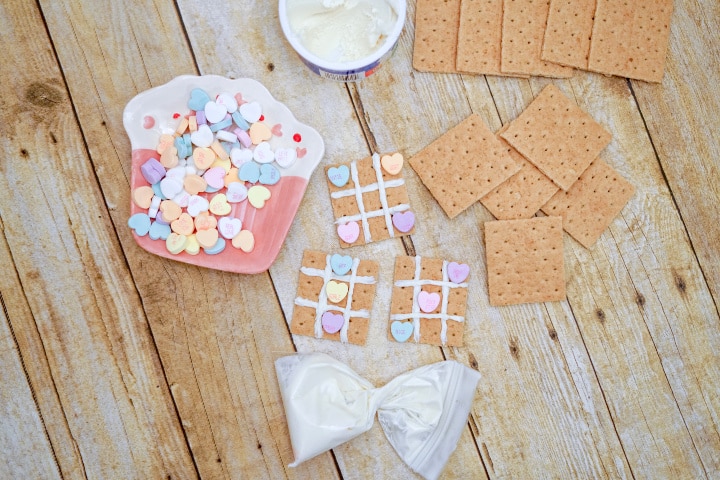 graham cracker tic tac toe boards with conversation heart playing pieces