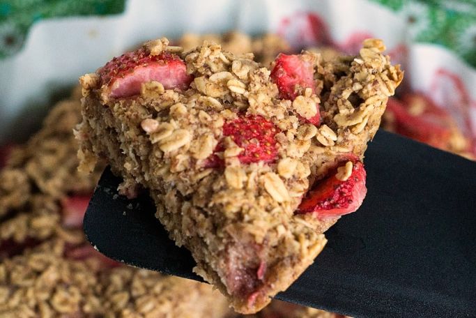 easy baked strawberry oatmeal