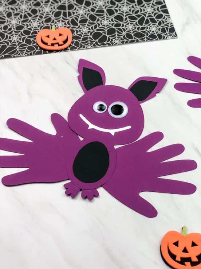 handprint bat by Simple Everyday Mom