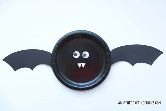 bat paper plate craft by The Crafting Chick