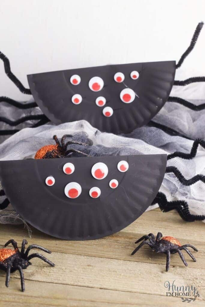 rocking paper plate spider by Hunny I'm Home DIY