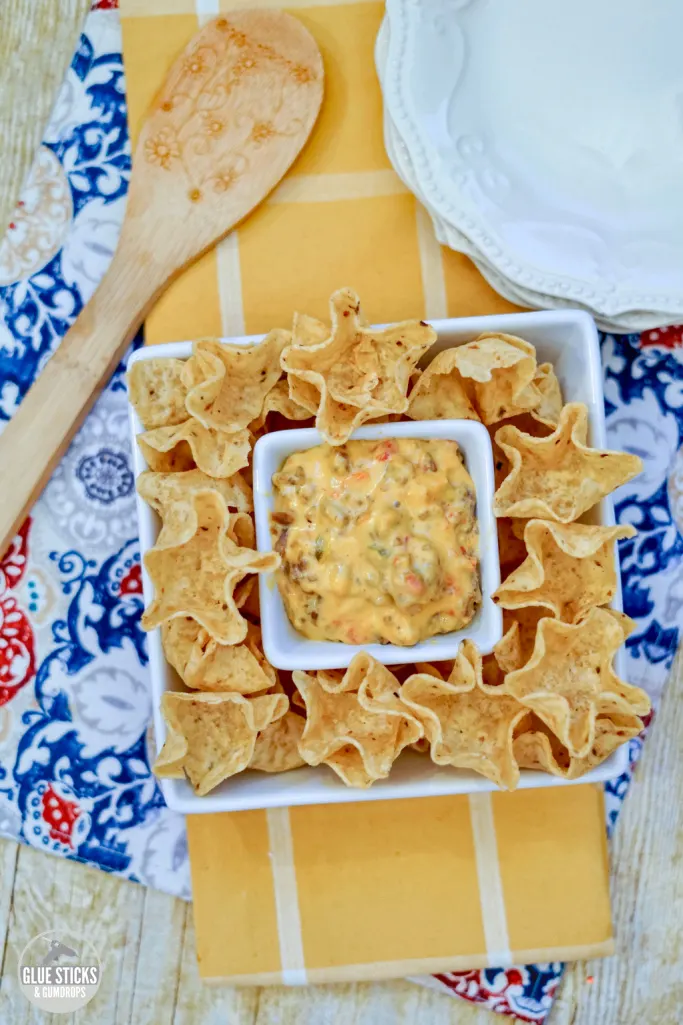 https://gluesticksgumdrops.com/wp-content/uploads/2023/08/3-ingredient-rotel-dip.jpg.webp?x77384