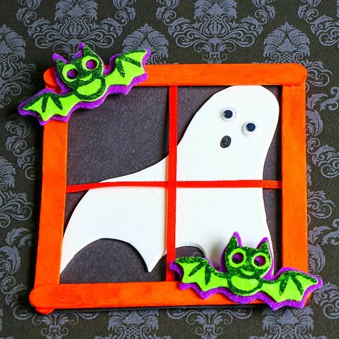 Glue ghosts {Halloween fine motor craft for kids} - Gift of Curiosity