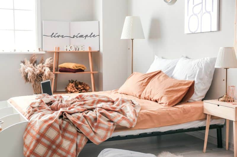 autumn colors for bedroom - orange tones and fall decor
