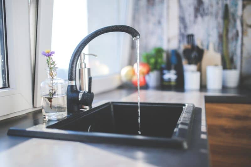 water running in kitchen sink