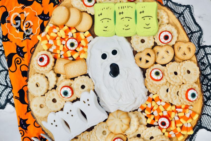spooky Halloween frosting board for a party