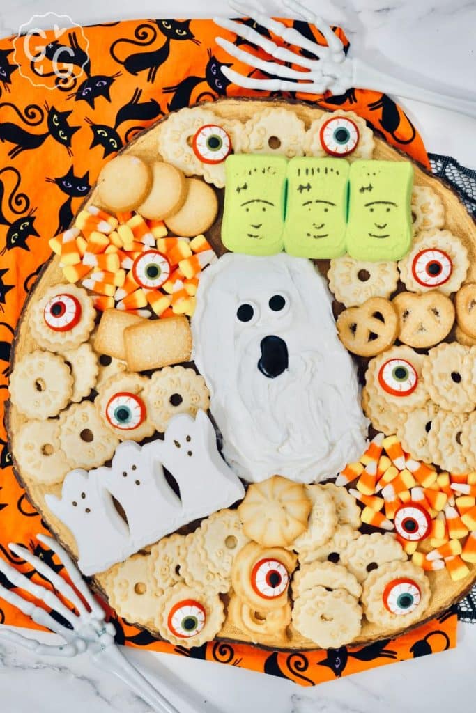ghost-themed halloween frosting board