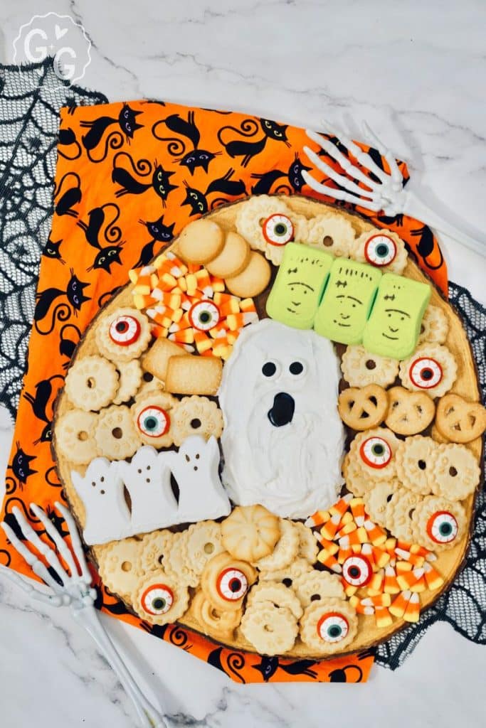 cute ghost frosting board for Halloween