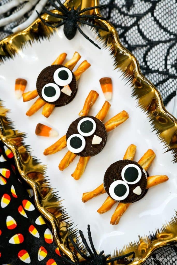 vertical image of finished Halloween Oreo spiders