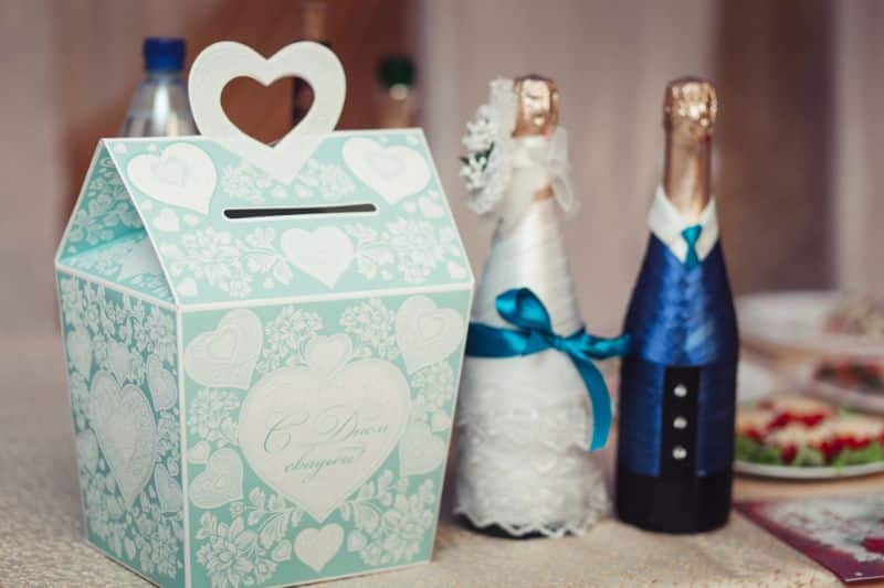 wedding champagne and gift box