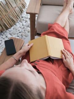woman relaxing while reading