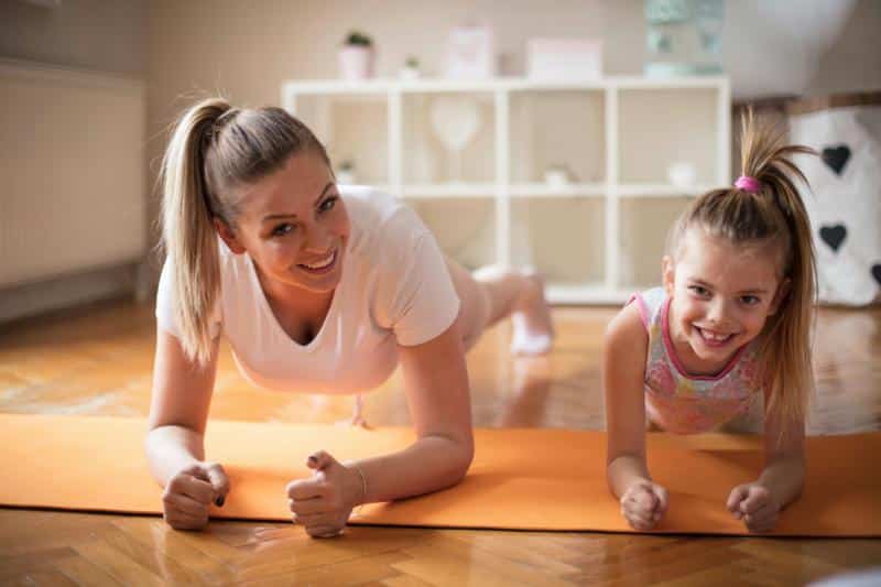mother and daughter doing planks to strengthen core muscles