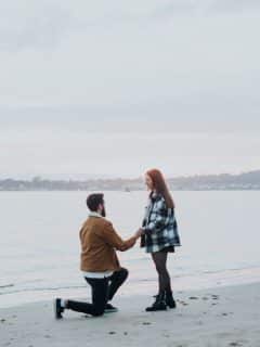 man proposing to a woman on the beach