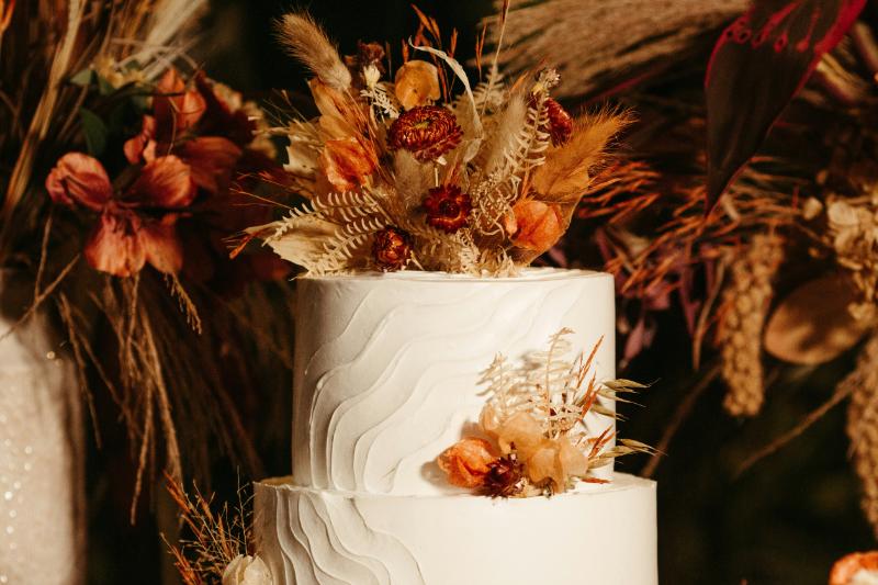 fall-themed wedding cake