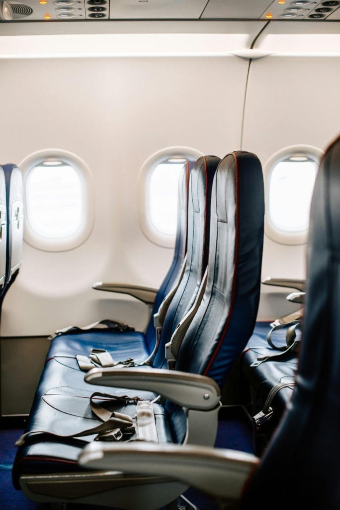 empty row of seats on airplane