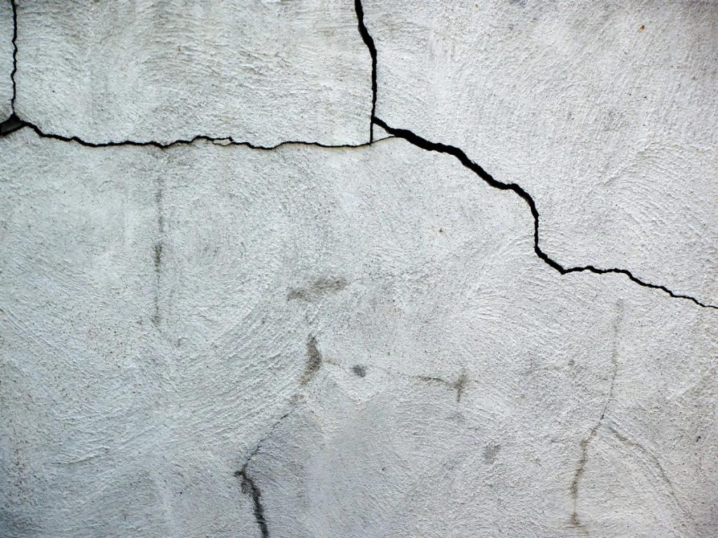 cracks in a home's foundation