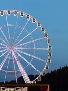 ferris wheel in Pigeon Forge at dusk
