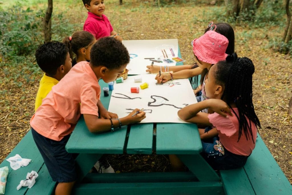 kids doing art at summer camp