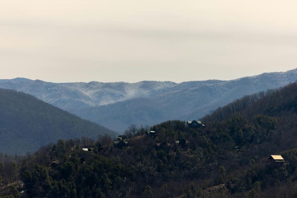 cabins and houses dotting the mountains in sevierville