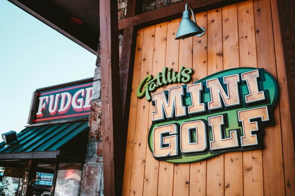 mini golf and fudge shop in Gatlinburg TN