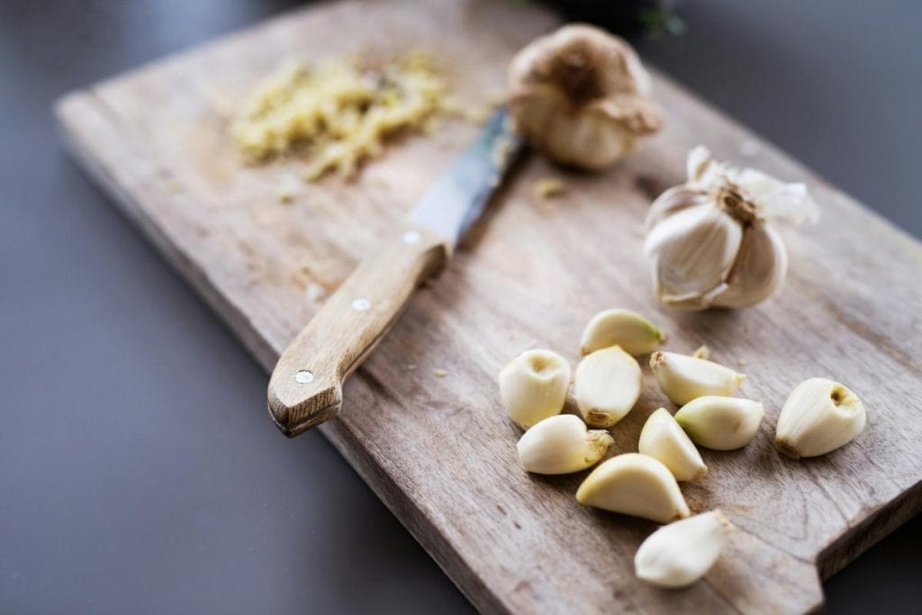 cutting board with knife and garlic