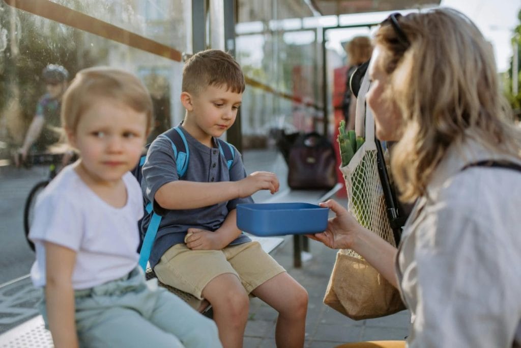 kids eating snacks