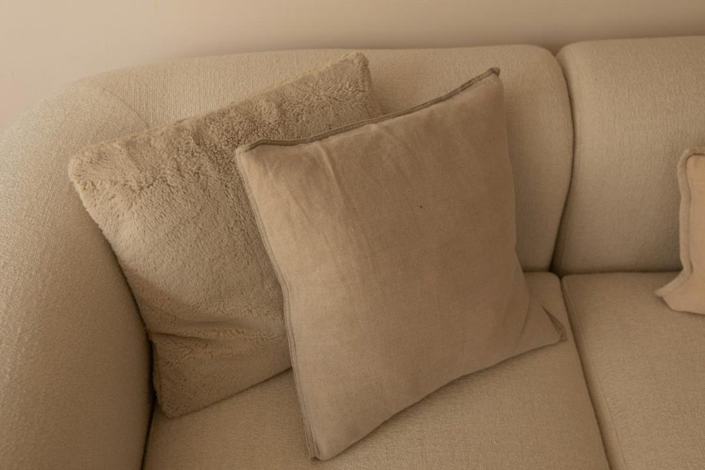 a cream couch with throw pillows