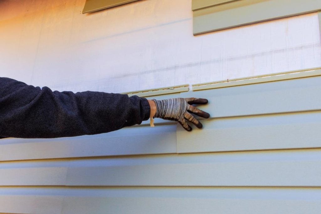 installing or replacing vinyl siding after damage