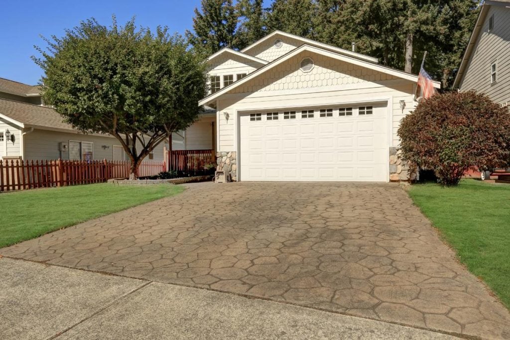 house with focus on driveway and garage