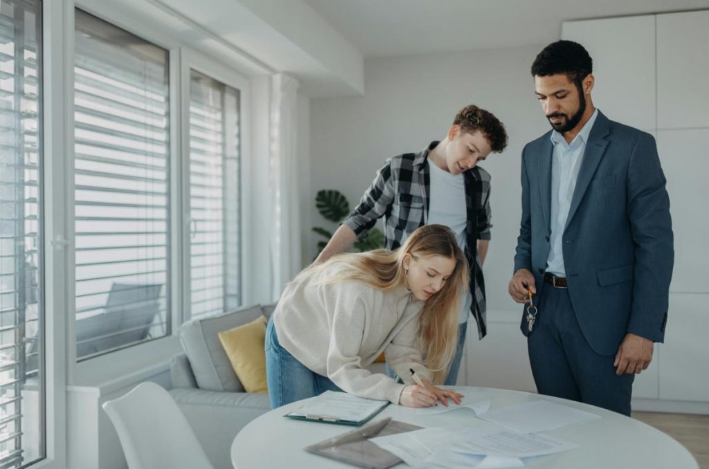 couple signing a rental contract