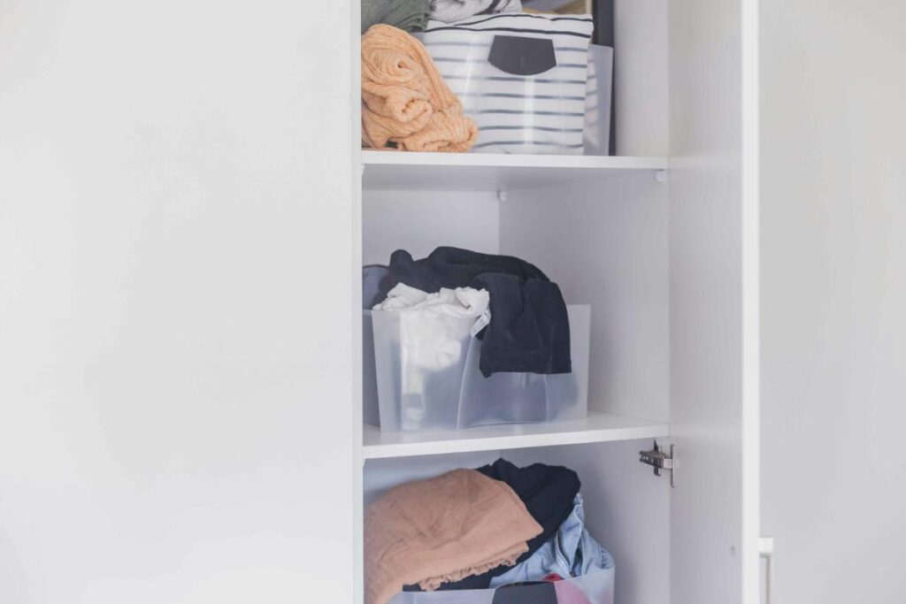 tidy storage inside a cloest