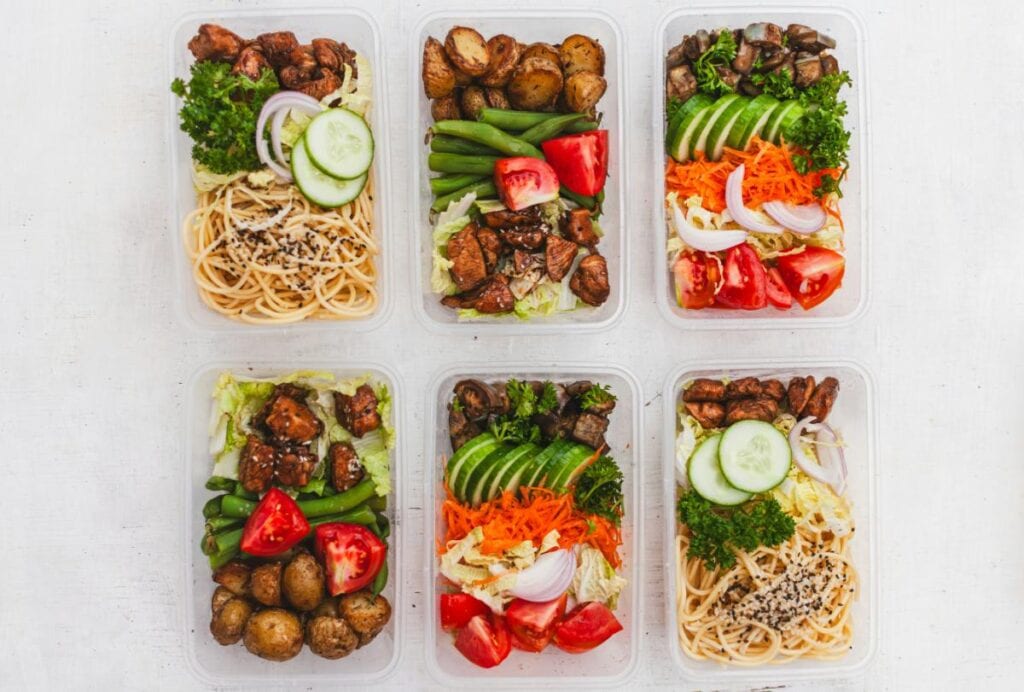 meal containers containing healthy food for the week