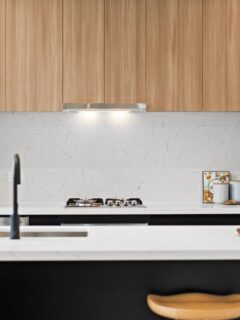 Modern kitchen with stone benchtop and backsplash.