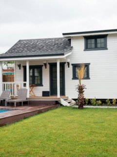 pretty house with large backyard with green gras and pool for swimming