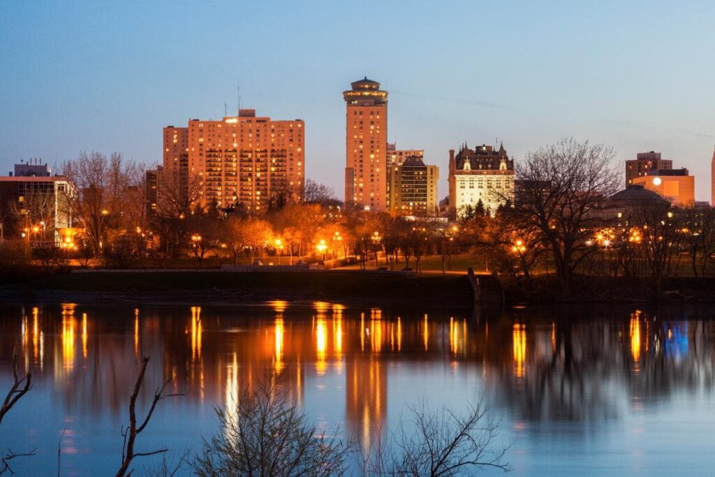 winnipeg skyline in the evening
